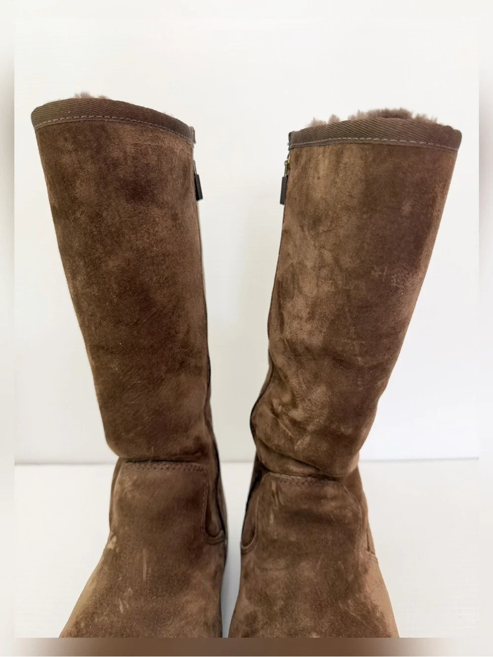 UGG excellent color
